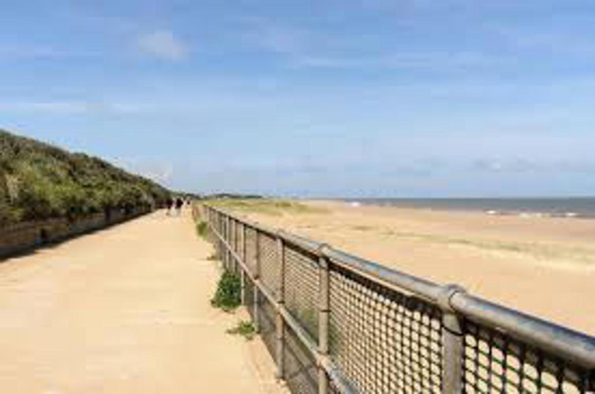 Pet Friendly Holiday Home On Golden Palm Skegness Exterior photo