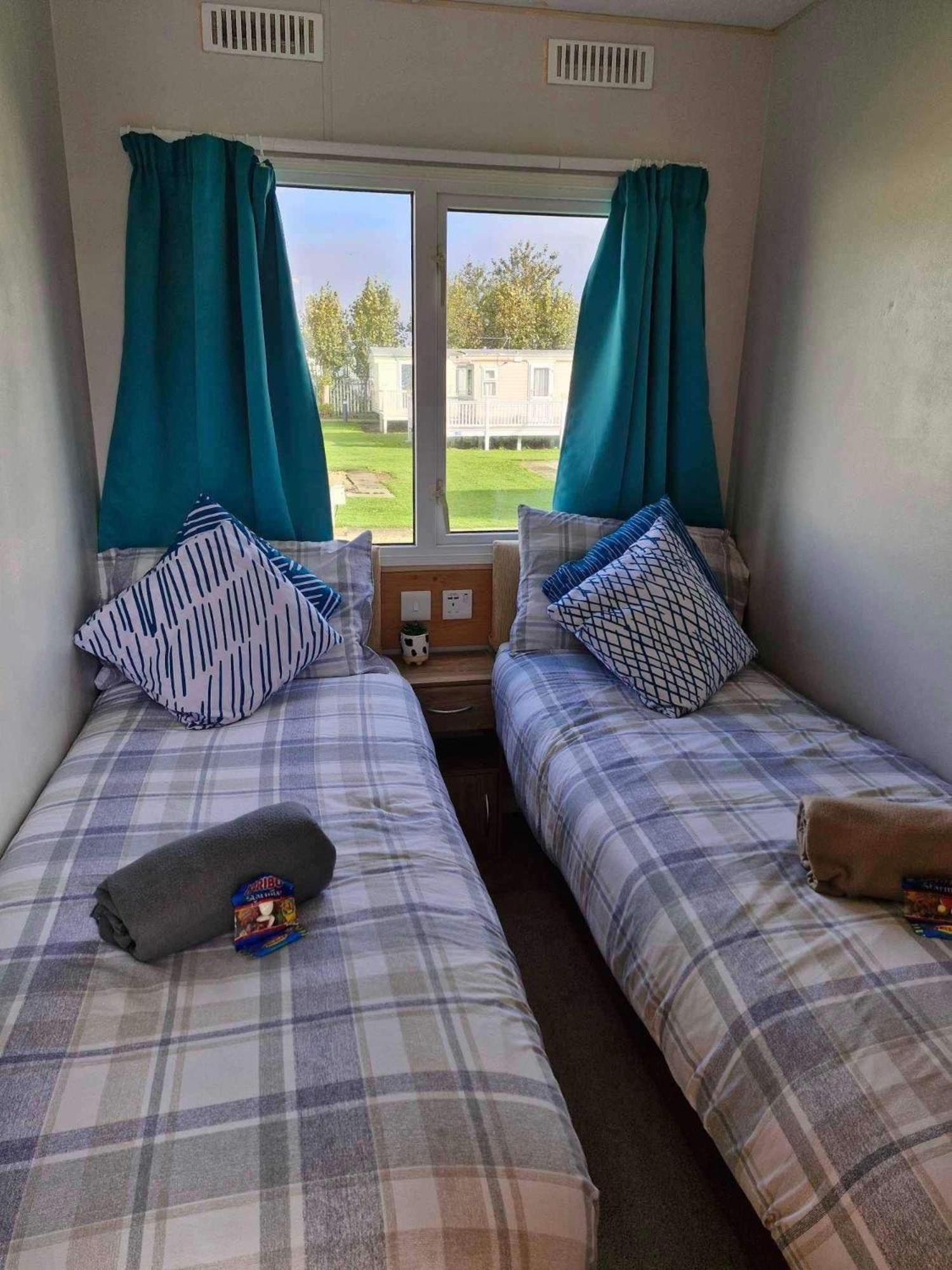 Pet Friendly Holiday Home On Golden Palm Skegness Exterior photo